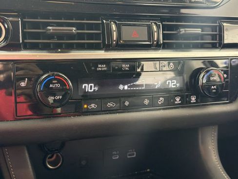 Used 2023 Nissan Pathfinder SL w/ Lighting Package (N92) FWD image 8