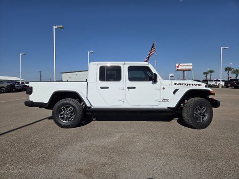 New 2026 Jeep Gladiator Mojave image 8