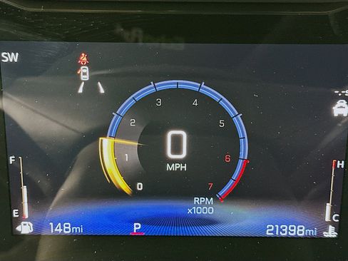 Used 2025 Chevrolet Trax LT w/ LT Convenience Package image 18