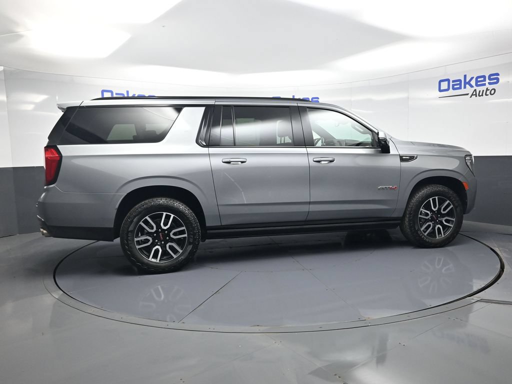 Used 2023 GMC Yukon XL AT4 w/ Technology Package AWD/4WD image 8