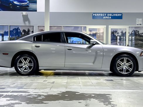 Used 2014 Dodge Charger SE image 7