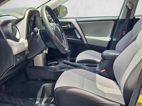 Used 2017 Toyota RAV4 XLE FWD image 16