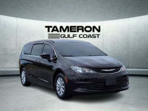 Used 2017 Chrysler Pacifica Touring w/ Tire & Wheel Group FWD image 9