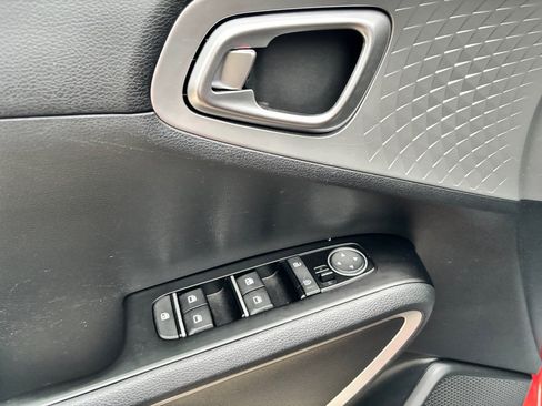 Used 2021 Kia Soul LX FWD image 14