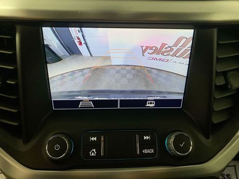 Used 2023 GMC Acadia SLE w/ Driver Convenience Package image 17