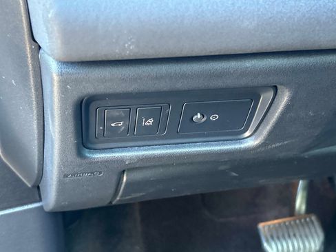 Used 2019 Land Rover Discovery Sport Landmark image 24