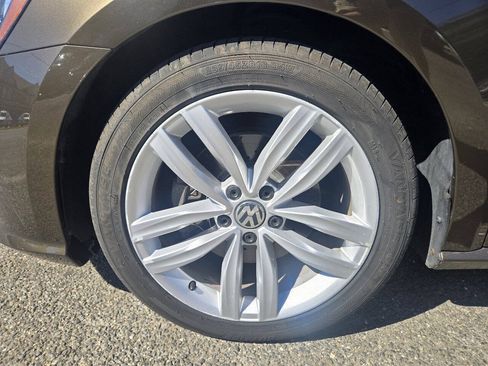 Used 2019 Volkswagen Passat 2.0T Wolfsburg FWD image 13