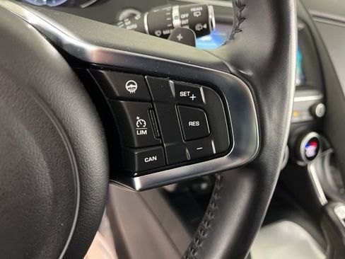 Used 2020 Jaguar E-PACE SE image 21