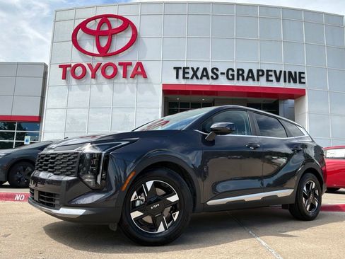 Used 2026 Kia Sportage LX FWD image 2