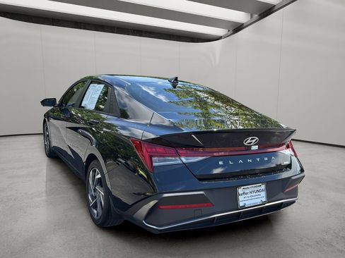 Certified 2025 Hyundai Elantra SEL FWD image 3