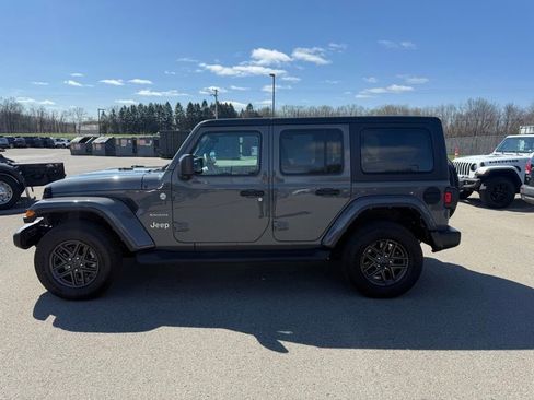 Used 2022 Jeep Wrangler Unlimited Sahara w/ Cold Weather Group image 9