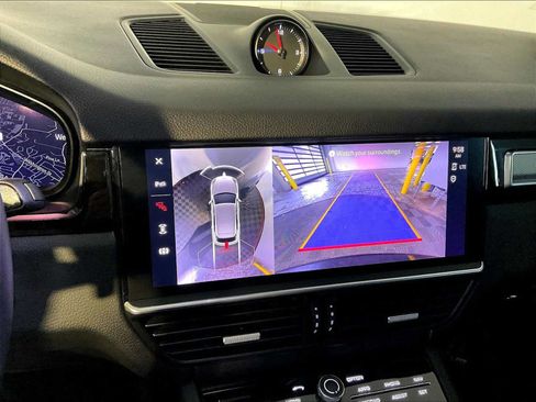 Certified 2023 Porsche Cayenne Platinum Edition AWD/4WD image 31