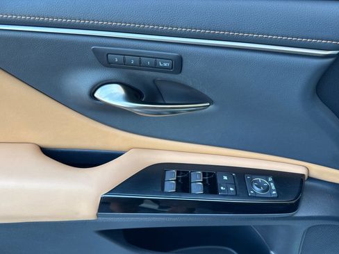 Certified 2025 Lexus ES 300h w/ Premium Package FWD image 12