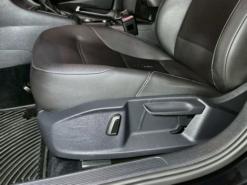 Used 2015 Volkswagen Golf S FWD image 18