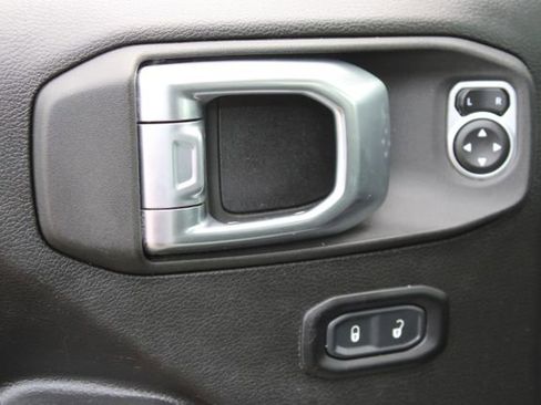 Used 2023 Jeep Wrangler Sport S image 11