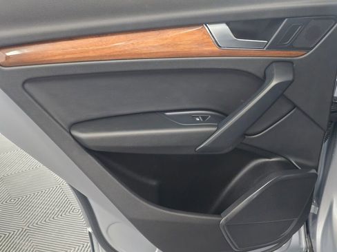 Used 2023 Audi Q5 2.0T Premium w/ Convenience Package image 21