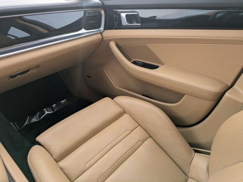 Used 2018 Porsche Panamera 4 image 14
