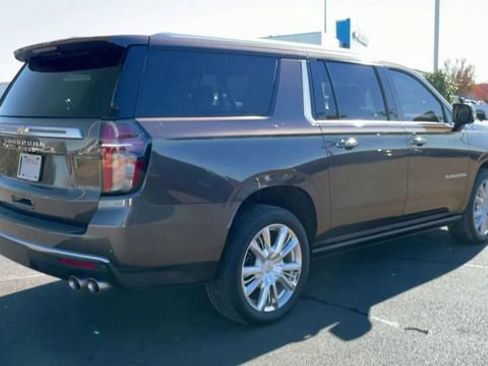 Used 2021 Chevrolet Suburban High Country w/ Premium Package RWD image 8
