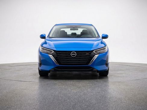 Used 2025 Nissan Sentra SV FWD image 2