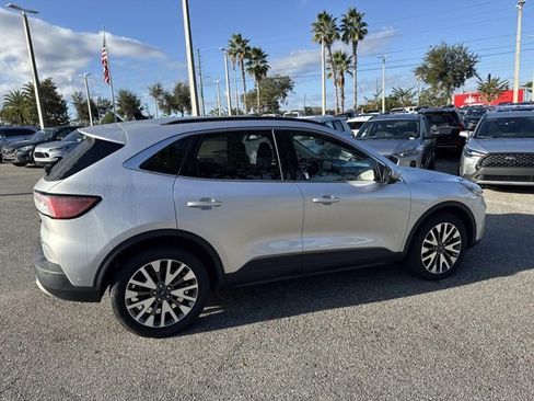 Used 2020 Ford Escape Titanium image 2