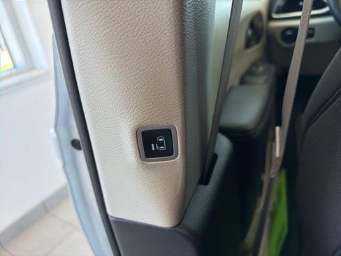 Used 2023 Chrysler Voyager LX FWD image 17