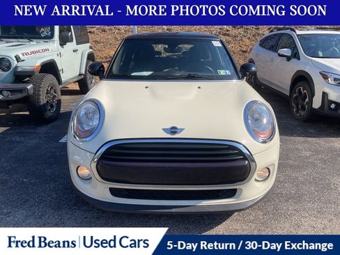 Used 2018 MINI Cooper 2-Door Hardtop image 2
