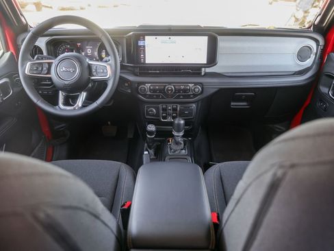 Used 2025 Jeep Wrangler Unlimited Sahara image 24