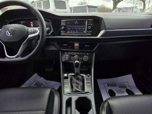Used 2024 Volkswagen Jetta SE image 11