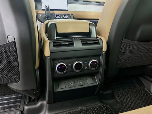 Used 2025 Land Rover Defender 110 S image 27