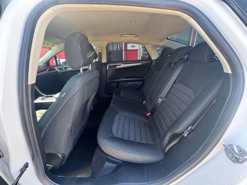 Used 2020 Ford Fusion SE image 10