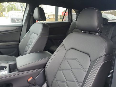 Certified 2025 Volkswagen Atlas Cross Sport SE image 16