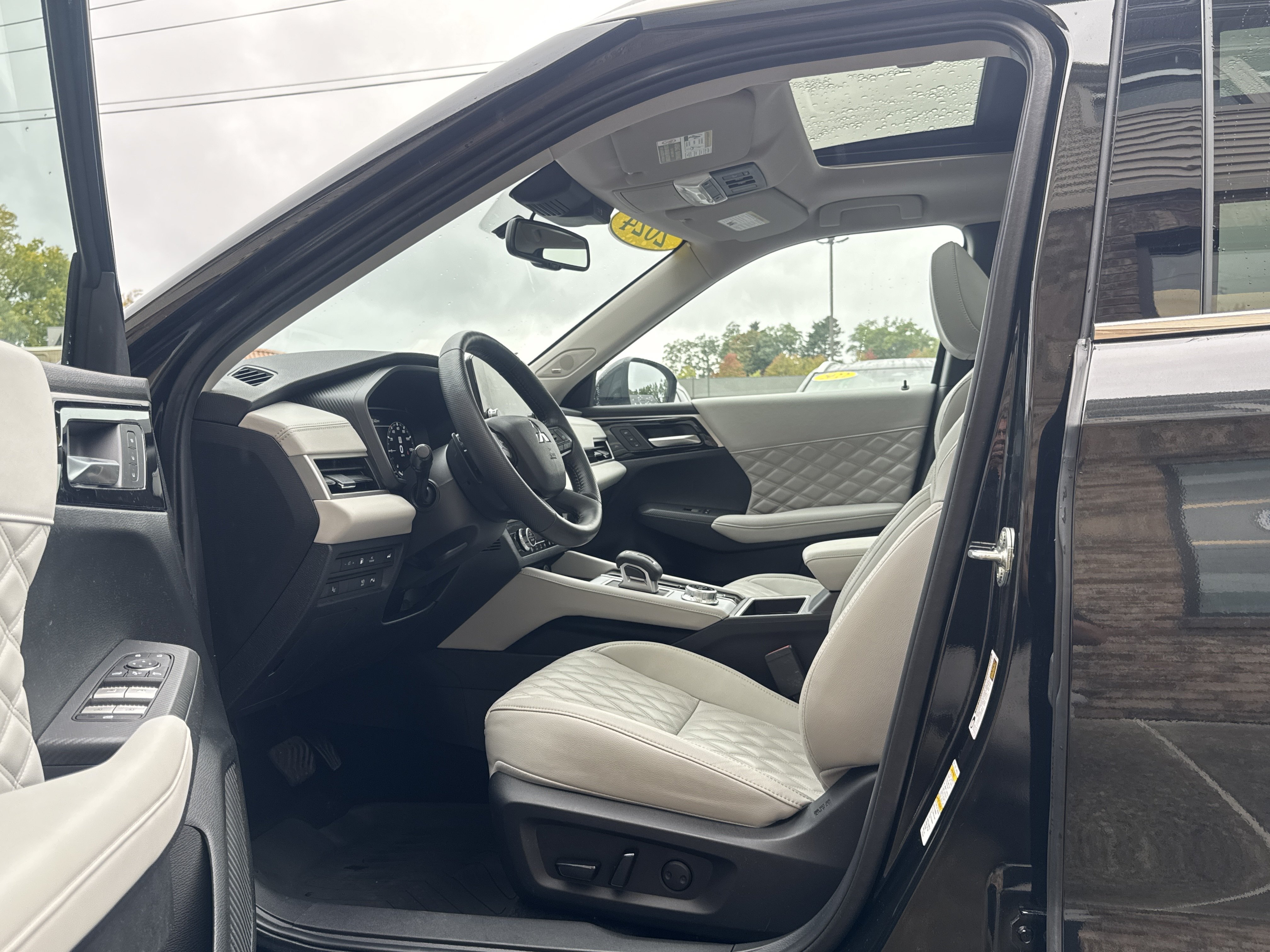 Used 2024 Mitsubishi Outlander SEL AWD/4WD image 9
