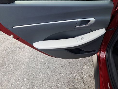 Used 2023 Hyundai Sonata SE image 11