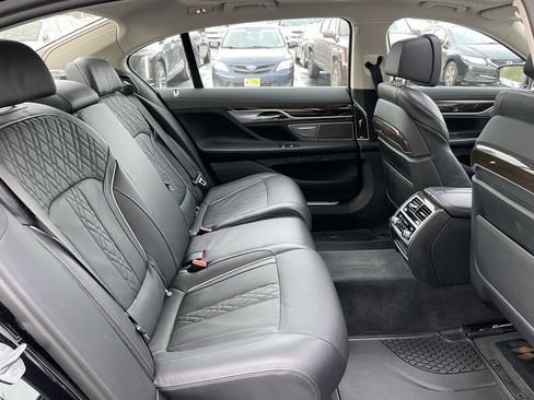 Used 2022 BMW 750i xDrive 750i xDrive image 31