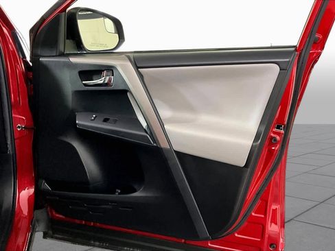 Used 2017 Toyota RAV4 XLE w/ Carpet Mat Package FWD image 22