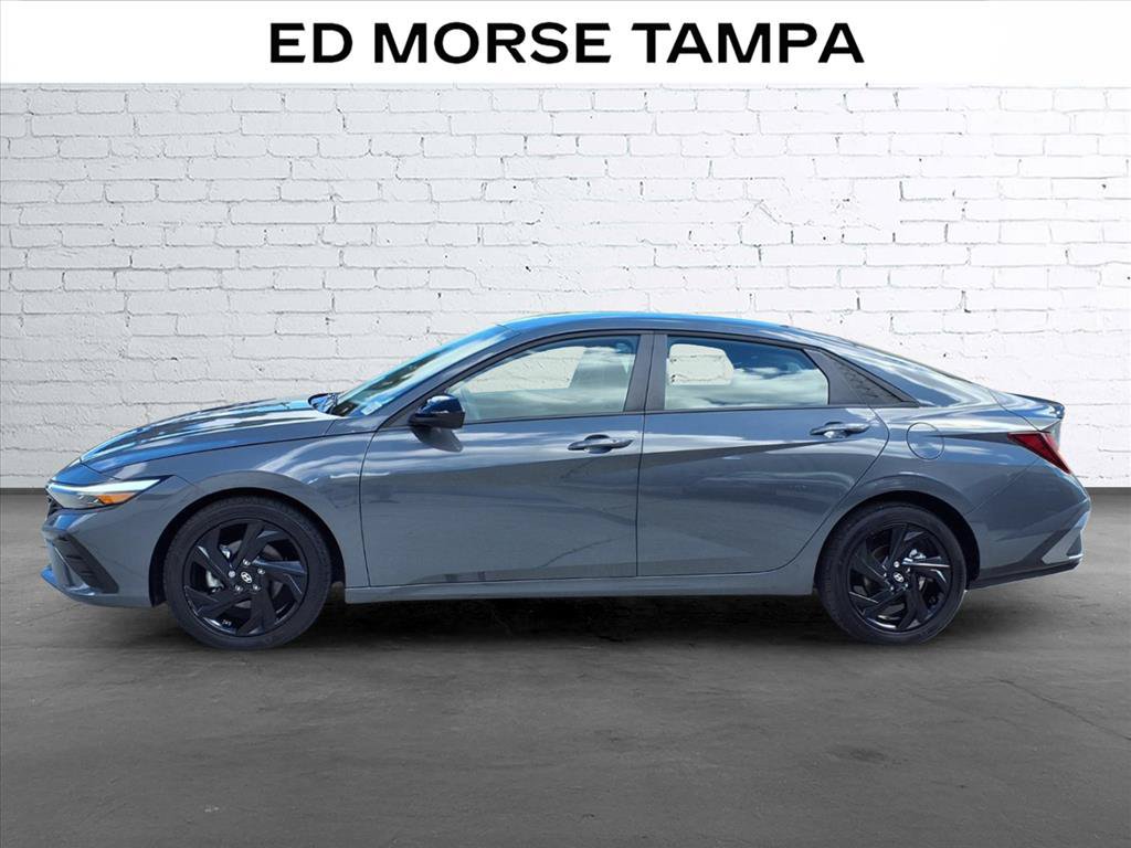 Used 2026 Hyundai Elantra Sport FWD image 2