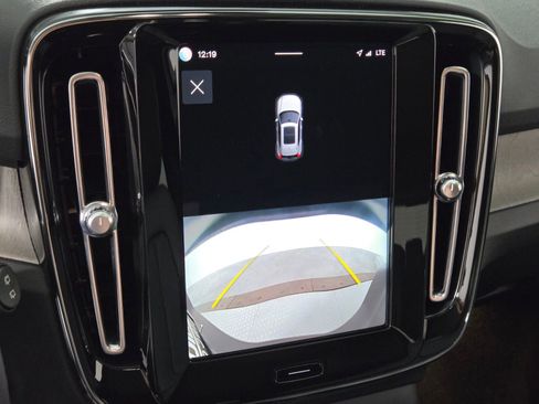 Used 2023 Volvo XC40 B5 Ultimate w/ Climate Package image 24