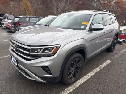 Used 2023 Volkswagen Atlas SE w/ Black Wheel Package