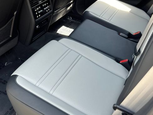 Certified 2024 Porsche Cayenne S AWD/4WD image 21