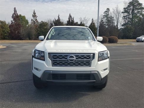 Used 2024 Nissan Frontier SV w/ SV Convenience Package image 2