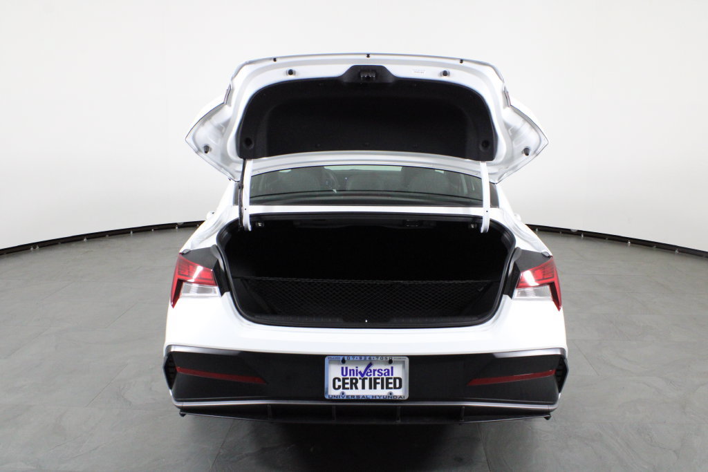 Certified 2026 Hyundai Elantra Limited FWD image 17