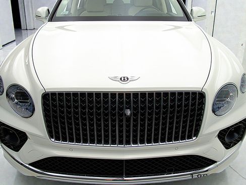 Certified 2023 Bentley Bentayga Extended Wheelbase AWD/4WD image 8