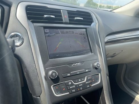 Used 2019 Ford Fusion SEL image 14