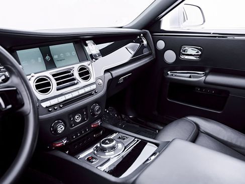 Used 2015 Rolls-Royce Ghost RWD image 76