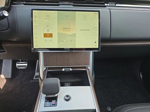 New 2025 Land Rover Range Rover Long Wheelbase SE image 22