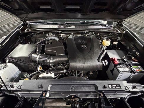 Used 2017 Toyota Tacoma TRD Sport image 37