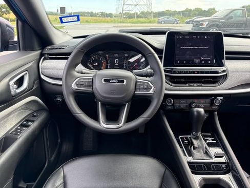 Used 2025 Jeep Compass Latitude AWD/4WD image 22