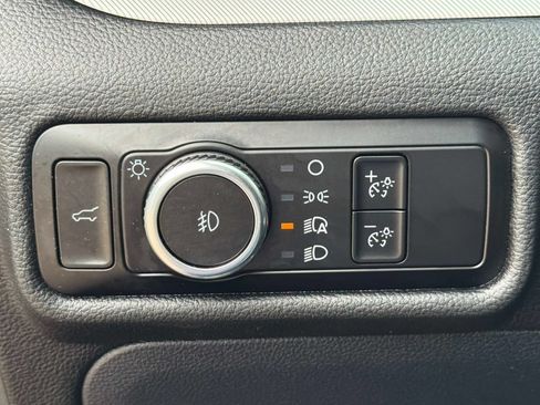 Used 2023 Ford Explorer XLT w/ Equipment Group 202A AWD/4WD image 31