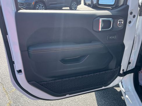 New 2025 Jeep Gladiator Sport w/ Premium Package image 11