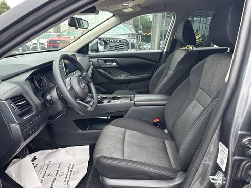 Used 2024 Nissan Rogue SV FWD image 11